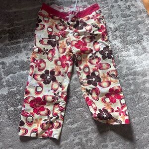 Floral Patterned Capri Pants
